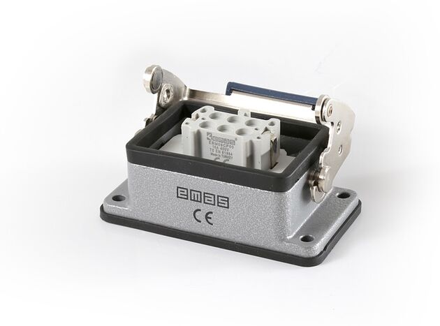 Emas Metal 6 Kontak Makine Priz 16A Alttan Girişli 1 Metal Mandallı Çok Kontaklı EBM06PM46